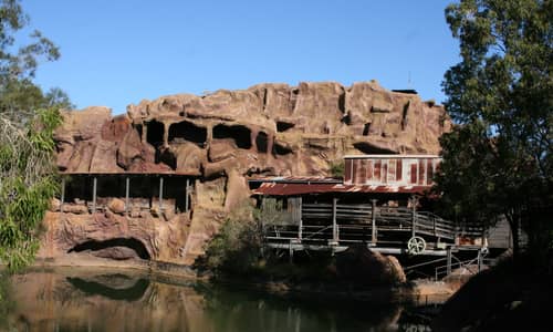 Theme park prices staying low