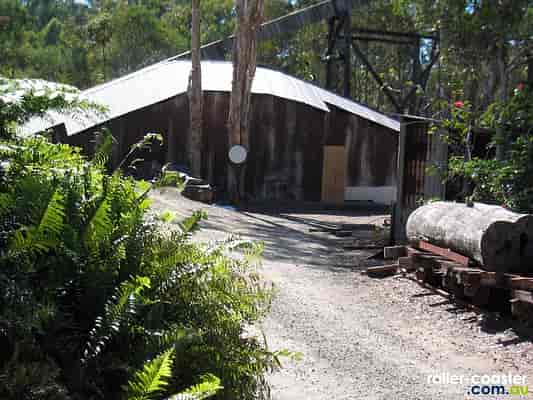 Rocky Hollow Log Ride