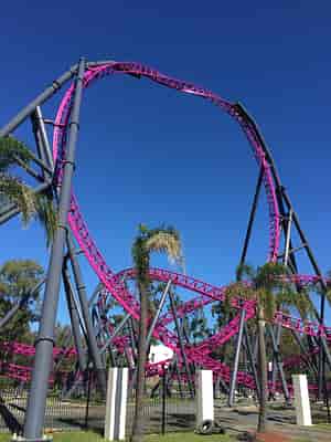 DC Rivals HyperCoaster non-inverting loop