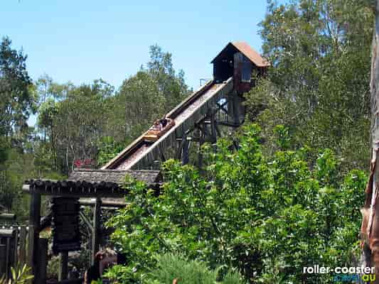 Rocky Hollow Log Ride