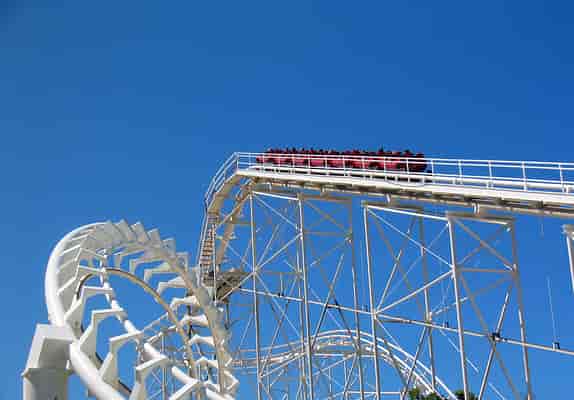 Corkscrew lift hill
