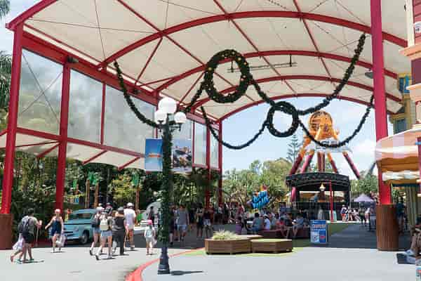 Dreamworld crowds