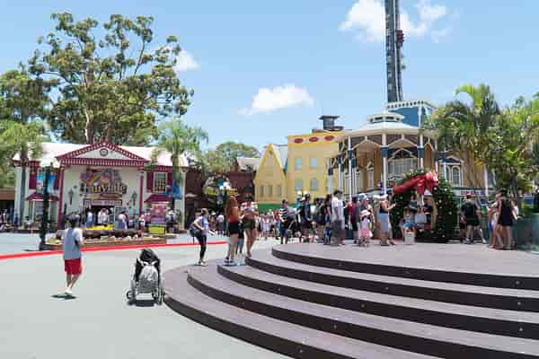 Dreamworld crowds