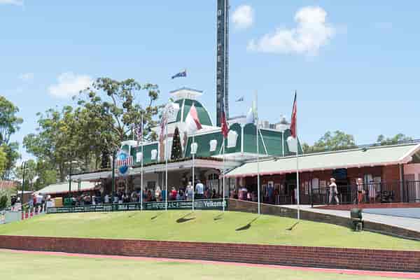 Dreamworld crowds