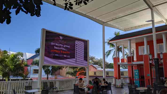 Plaza Screen