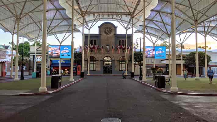 Main Street Double Screens
